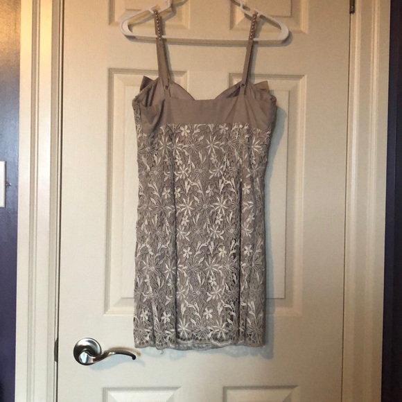 Cream lace bow dress - Picture 2 of 4